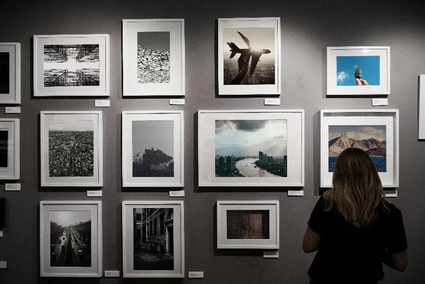 Una guía de bricolaje para crear una pared de galería con tus fotos favoritas