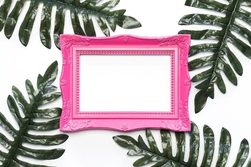 Cadres personnalisés : divers matériaux et styles pour des besoins de décoration variés